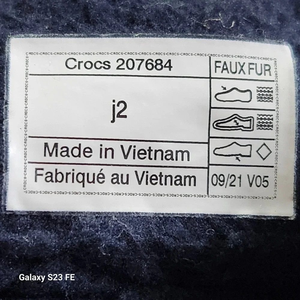 Crocs Neo Puff Snow Boots Kids J2 Navy Blue Red Warm Faux Fur Lined 207684